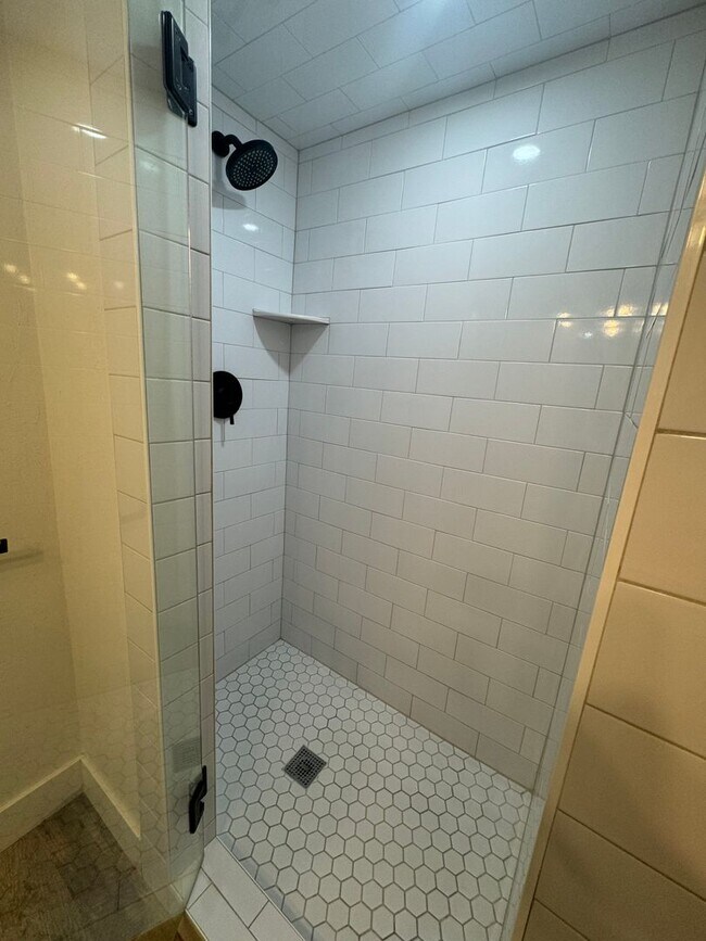 Building Photo - Beautiful Orem Basement Apartment for rent!