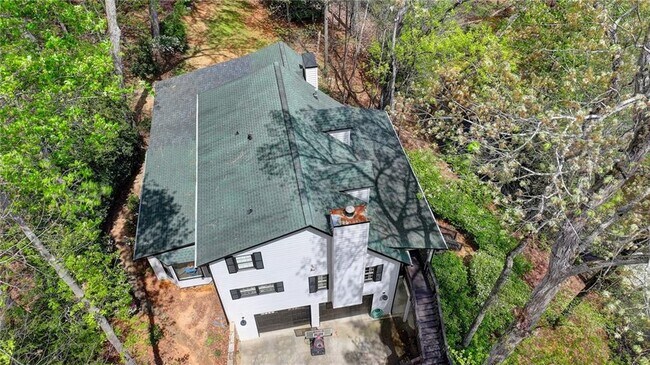 Building Photo - 443 Lakeshore Dr NW
