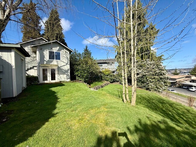 Building Photo - North Queen Anne Home