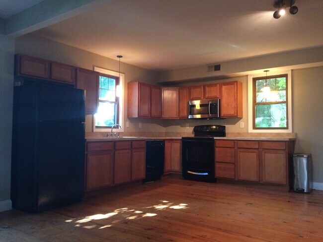 Building Photo - College Hill single family home in Forks T...
