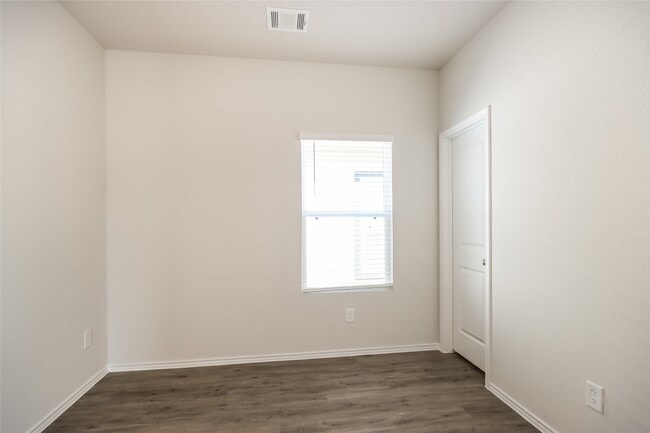 Building Photo - 15319 Estrella Rd W