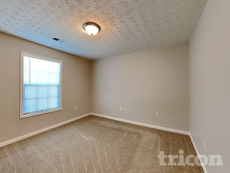 Building Photo - 70 Home Pl Dr