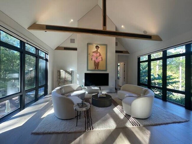 Building Photo - 9 Willow Pond Rd