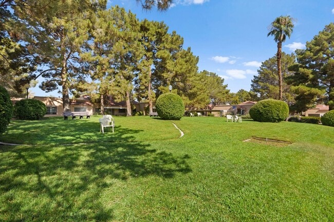 Building Photo - 1 MONTH FREE!!! 2 BEDROOM SINGLE STORY TOWNHOME 55+ COMMUNITY