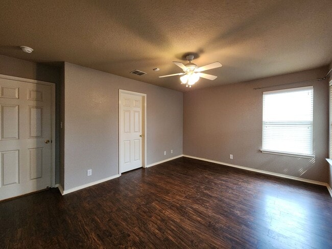Building Photo - No Carpet / Storage Shed / Back Patio  /  ...