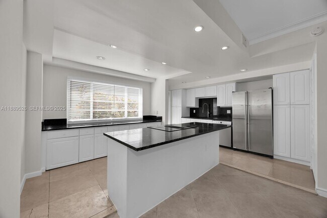 Building Photo - 940 Sevilla Ave