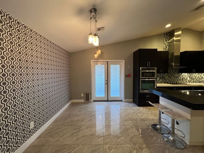 Building Photo - NICE 3 BED 2 BATH!