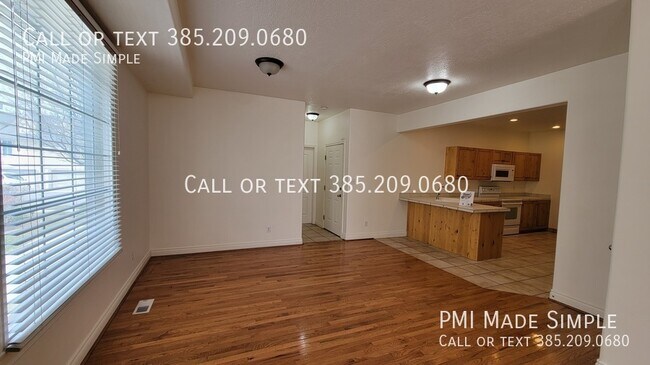 Building Photo - 3042 E Somerset Dr