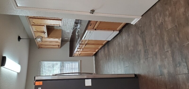 Building Photo - 1437 Pine Ln