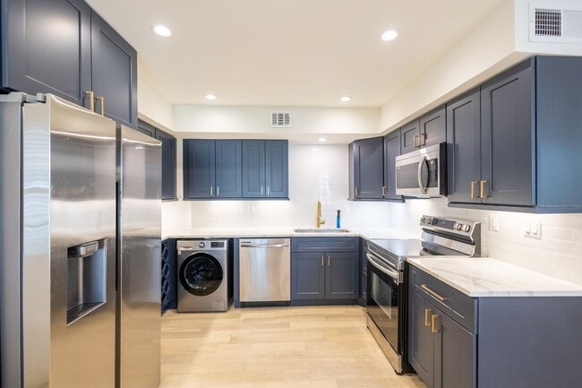 Building Photo - Lovely 2 BR/1 BA 2-Level Condo in Fairlawn!