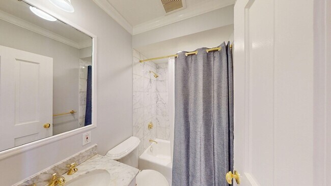 Building Photo - 22 Beacon St