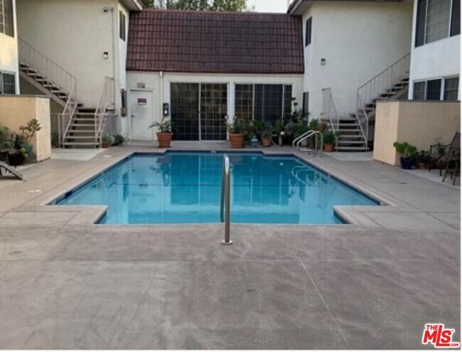 Building Photo - 18640 Collins St