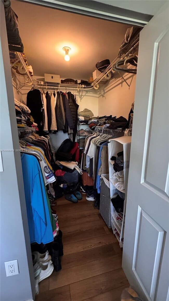 Building Photo - 650 NE 64th St