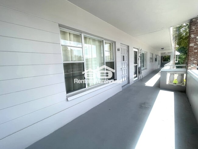 Building Photo - 2460 Persian Dr