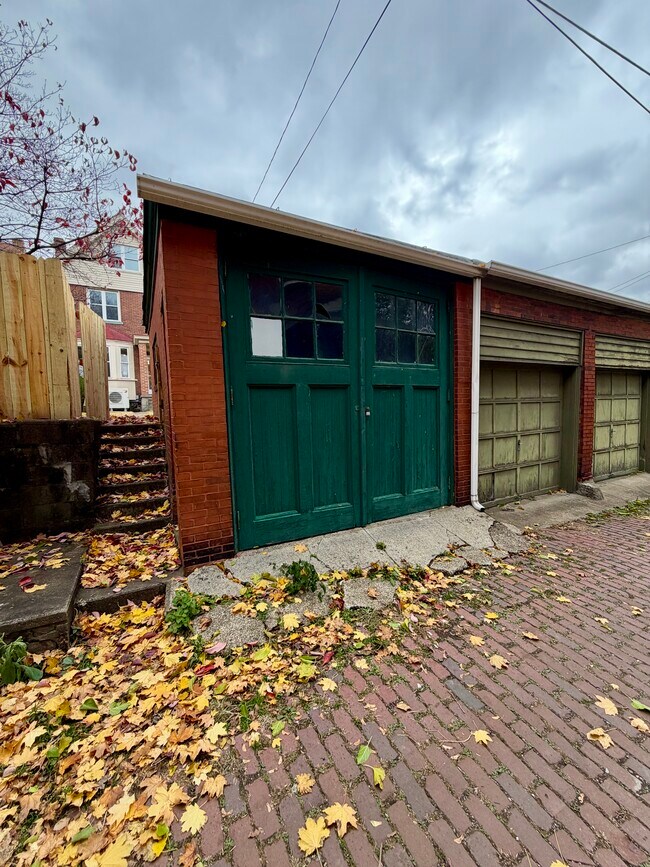 Building Photo - 226 Gross St