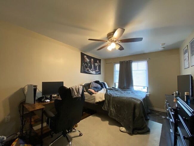 Building Photo - $4,400 | 5 Bedroom, 3 Bathroom Condo | NO ...