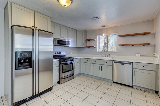 Building Photo - 2 Bedroom 1 Bath Single Family Home in Prescott