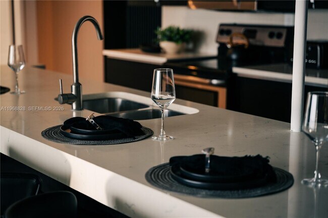 Building Photo - 1717 N Bayshore Dr