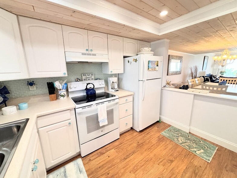Building Photo - 11000 S Ocean Dr