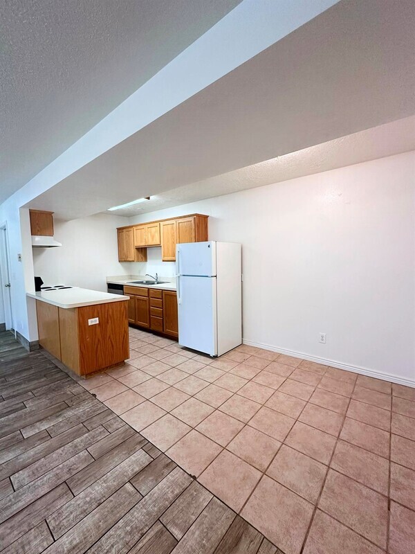 Building Photo - 1675 W 100 N