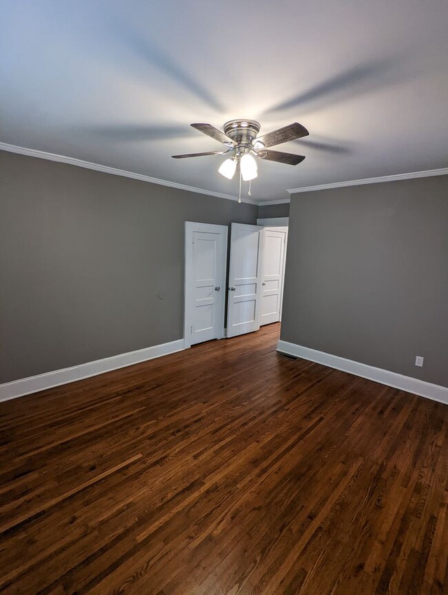 Building Photo - Newly renovated three bedroom, two bath ho...