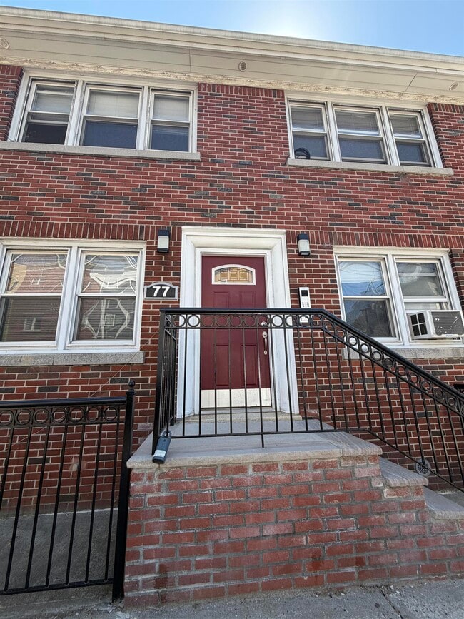 Building Photo - 77 Hutton St