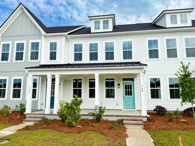 Building Photo - 762 Blueway Ave