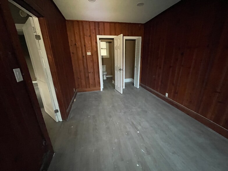 Building Photo - 5002 Park Ave