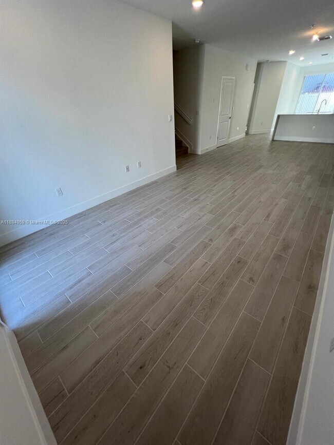 Building Photo - 109 SW 170th Ave