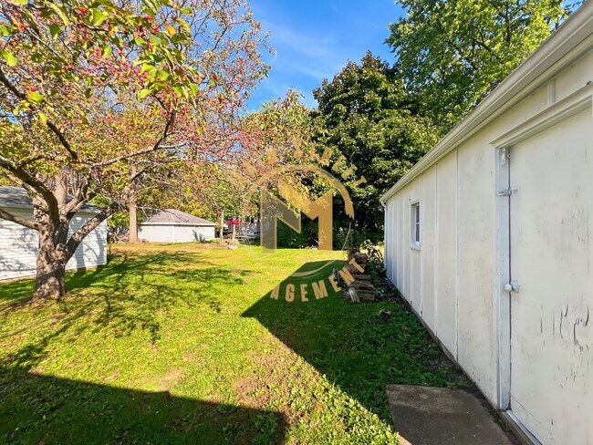 Building Photo - 2 Bed 1 Bath Single Family Home