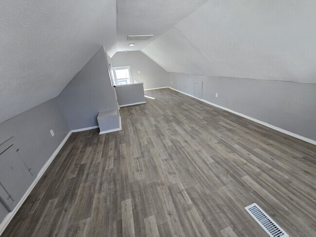 Building Photo - 4445 E 154th St