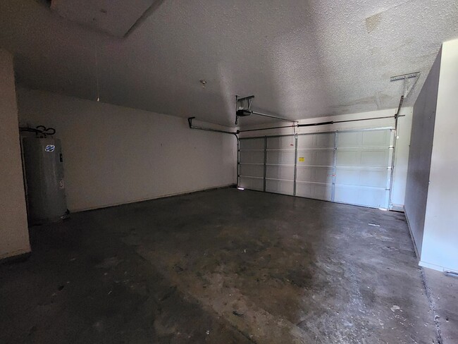 Building Photo - 3-Bedroom Home Near Goodfellow Airforce Ba...