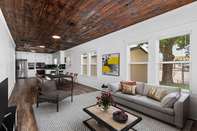 Building Photo - 1138 Fannin St