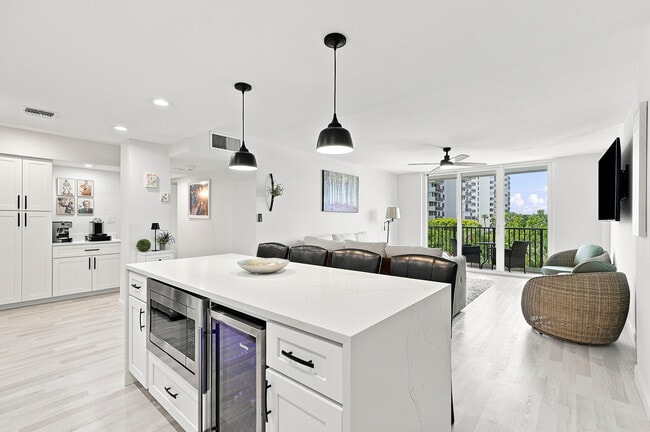 Building Photo - 2121 N Ocean Blvd