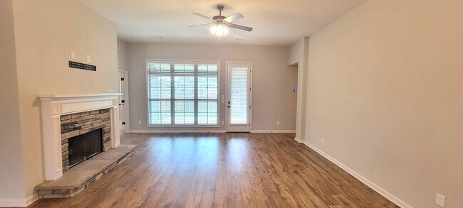 Building Photo - 844 Hedgefield Way