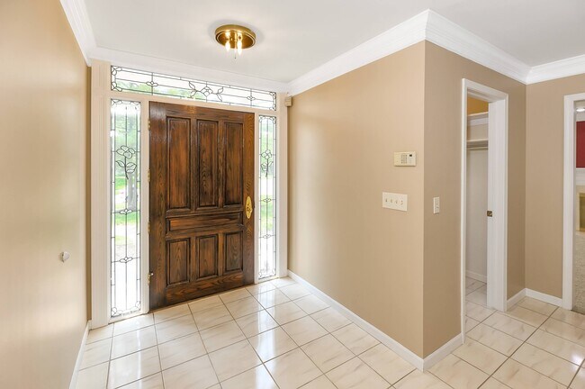 Building Photo - 4866 Riverchase Dr