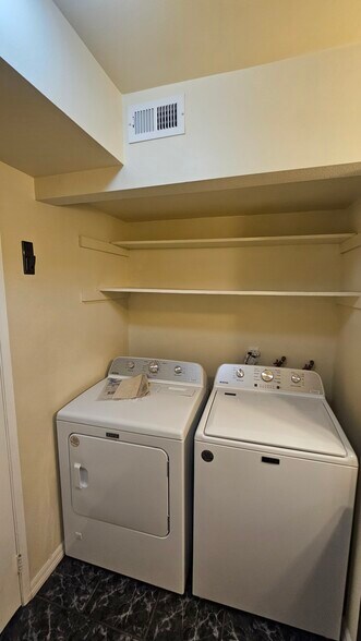 Building Photo - 18149 Sundowner Way