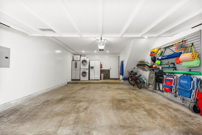 Building Photo - 727 Seacoast Dr