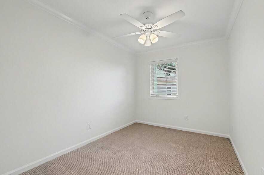 Building Photo - 958 Myrtle Ct