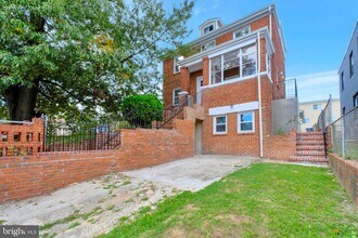 Building Photo - 5230 Blaine St NE