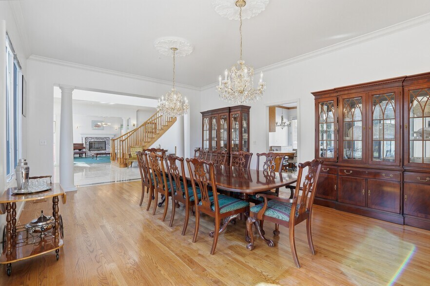 Building Photo - 544 Sunset Way