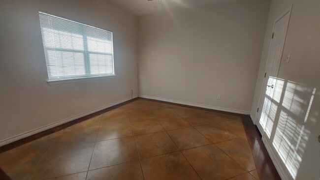 Building Photo - 1504 Claremont Pkwy