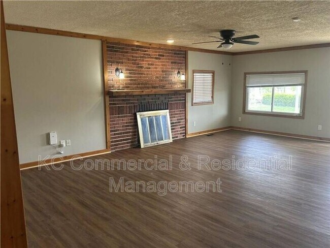 Building Photo - 7809 NE San Rafael Dr