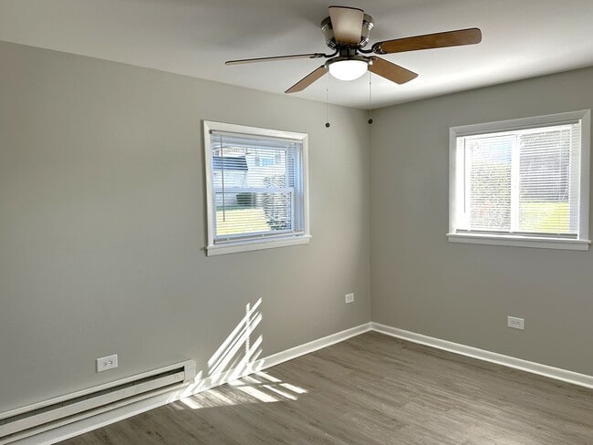 Building Photo - 9709 W Lorraine Dr