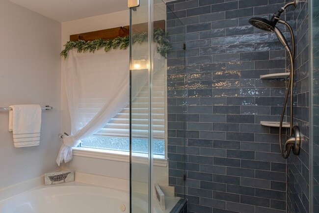 Building Photo - 315 Glade Bridge Ln