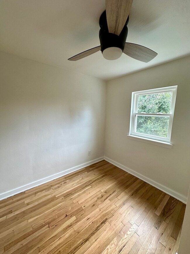 Building Photo - 975 Elizabeth St