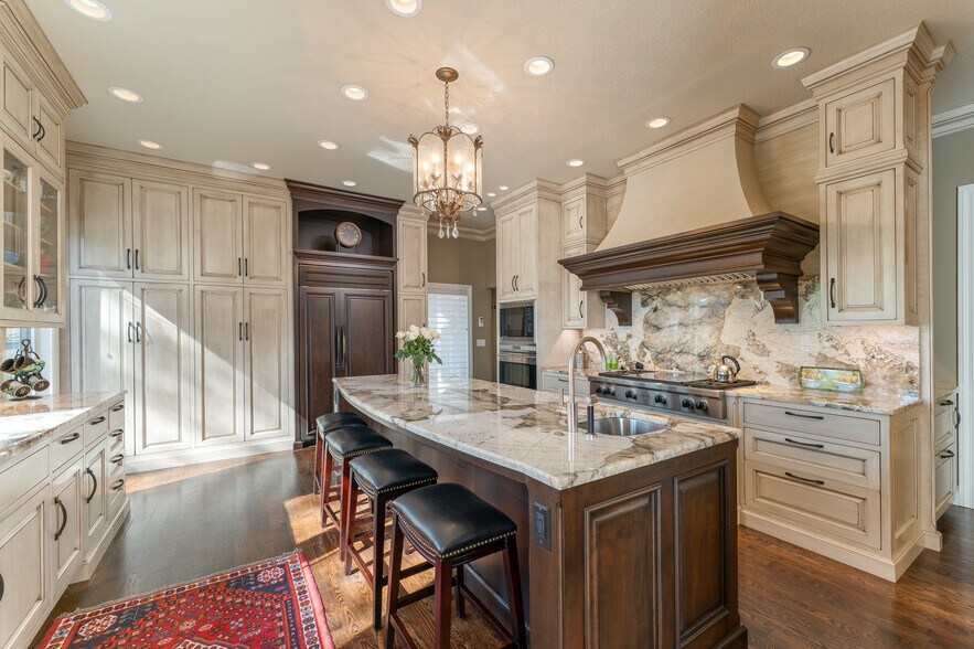 Building Photo - 2744 SW Sherwood Dr