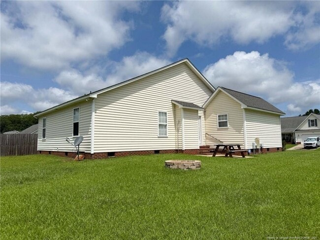 Building Photo - 225 Shakerstone Dr