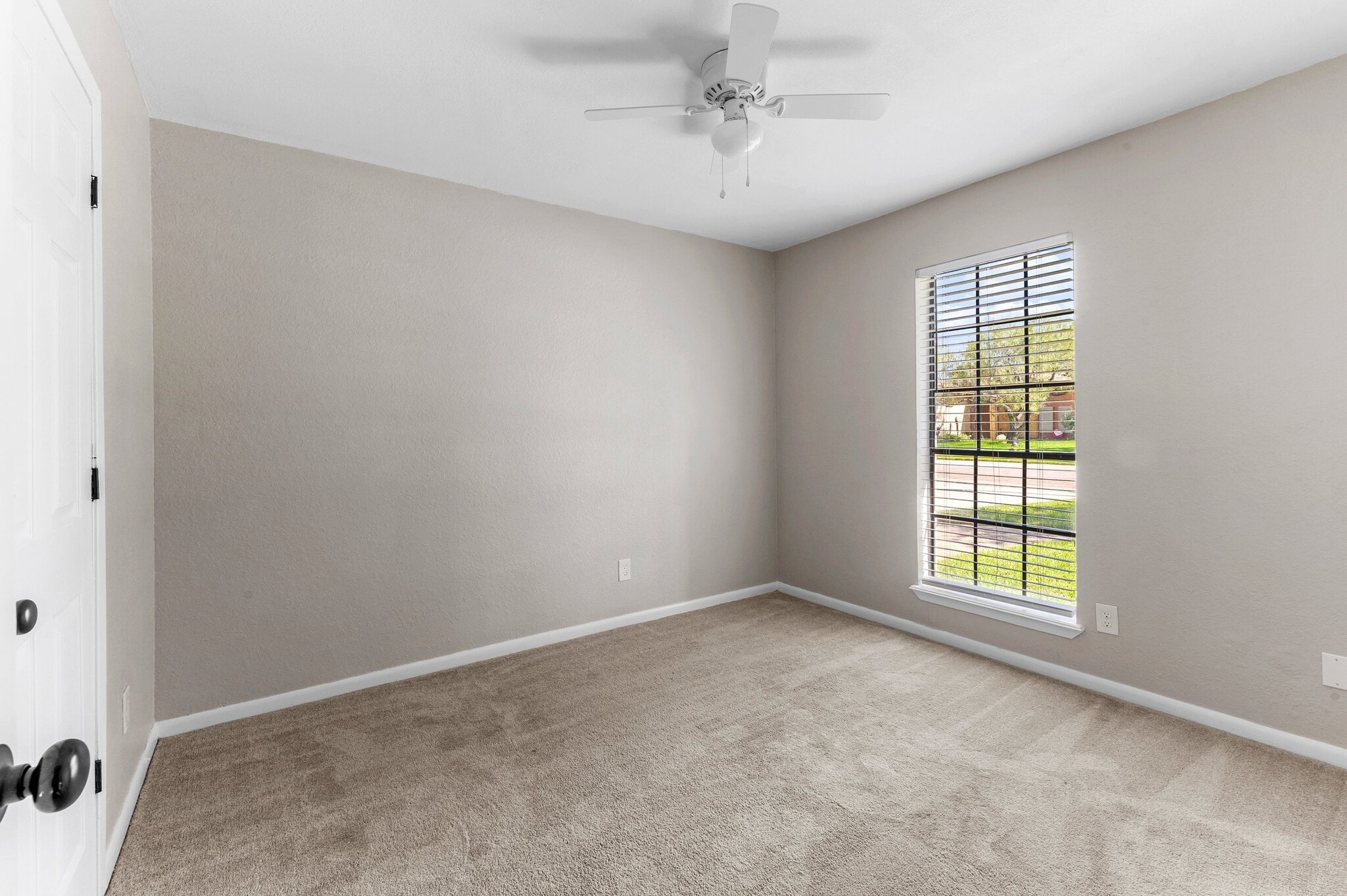 Building Photo - 7018 Taos Dr