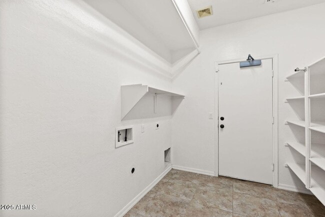 Building Photo - 2648 E Teakwood Pl